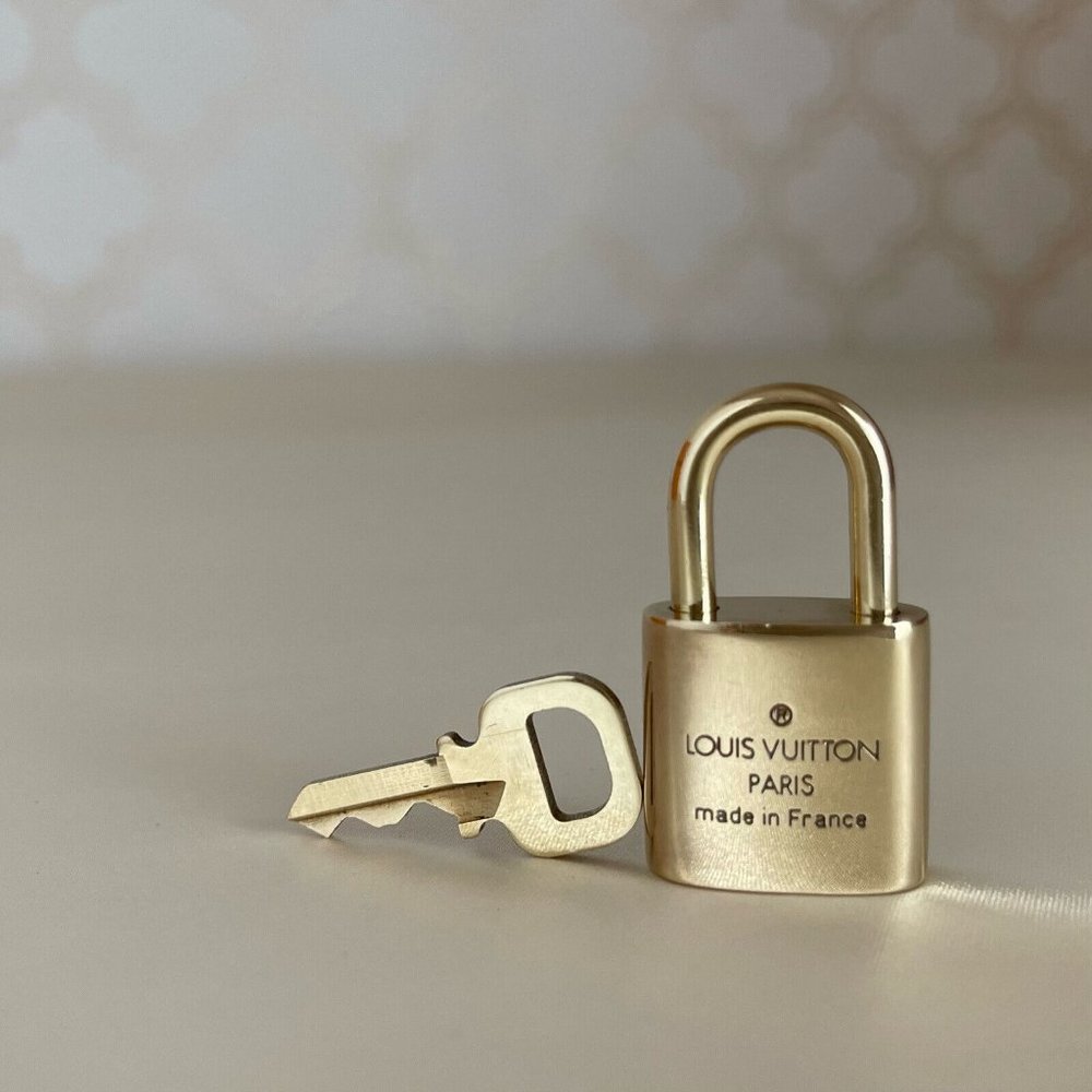Louis Vuitton Gold Key Holder Set - Picture 2 of 2